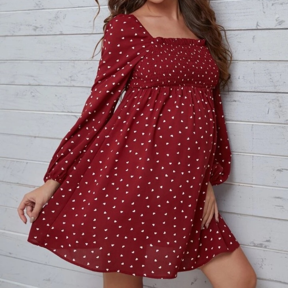 Maternity dress with confetti hearts